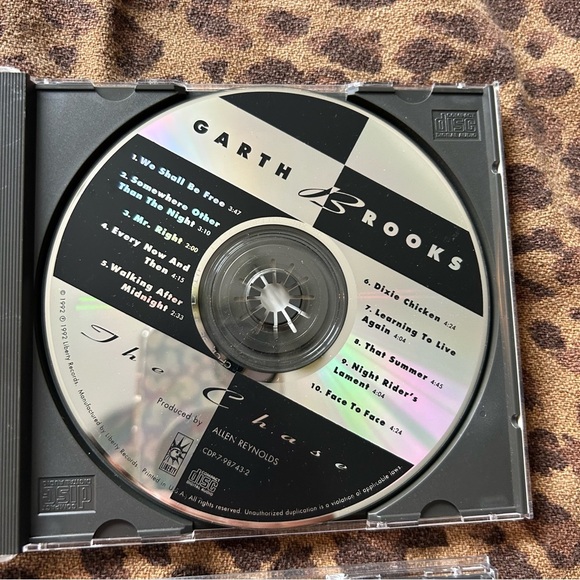Garth Brooks CD Lot: The Hits (1994) & The Chase (1992) 🎶 - Picture 8 of 10